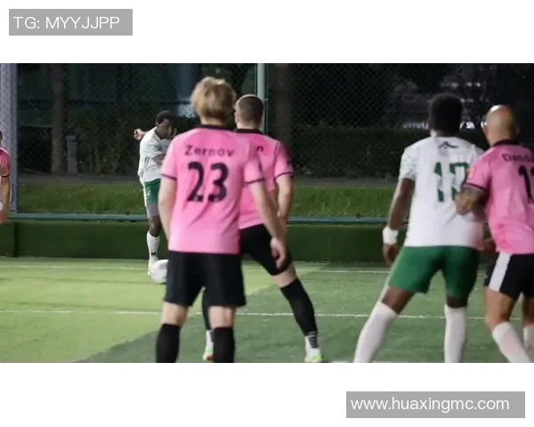 街头风采尽显足球明星驾车街拍瞬间回顾与时尚碰撞